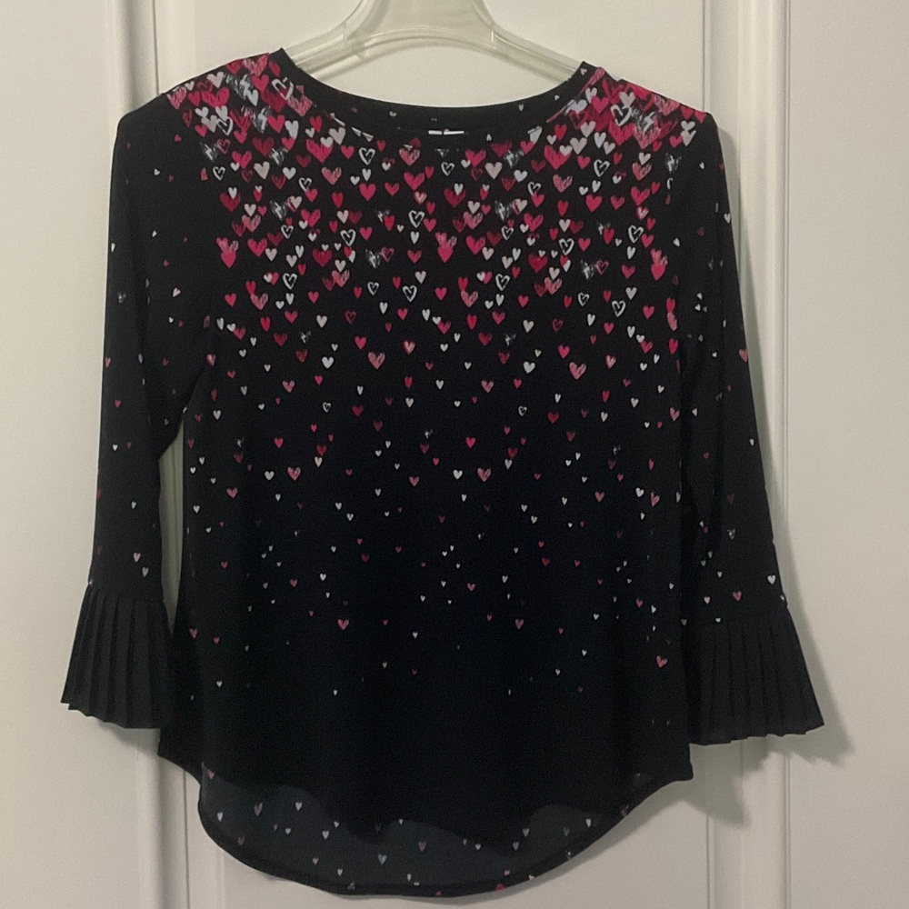 Black Heart-Print Long Sleeve Top with Pleated Cuffs ELLE M